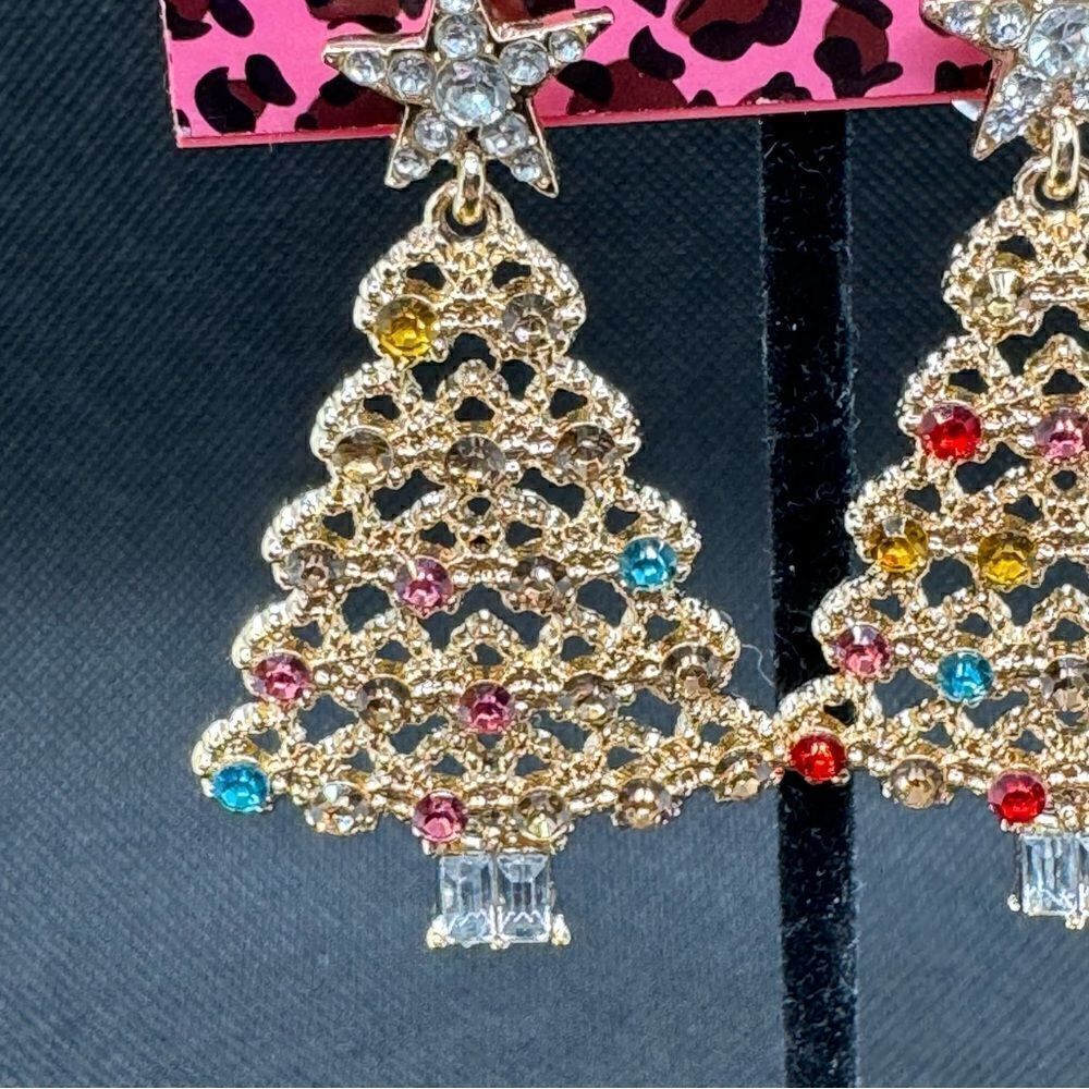 EARRINGS! Betsey Johnson Christmas Tree Earrings BNWT Multicolored Gemstones - Picture 3 of 6